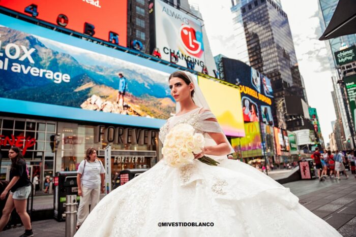 Vestidos de novia corte princesa 7 Times Square, New York City - Image 4