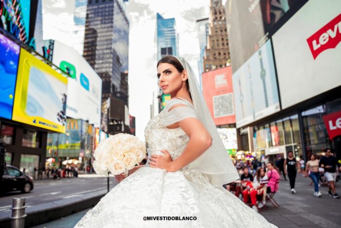 Vestidos de novia corte princesa 7 Times Square, New York City - Image 6