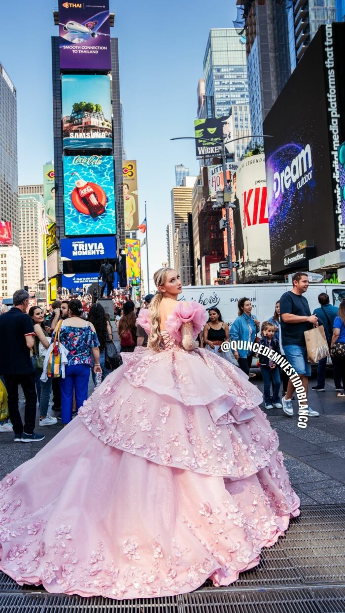 Vestidos de XV años rosa palo 6 Times Square, New York City - Image 4