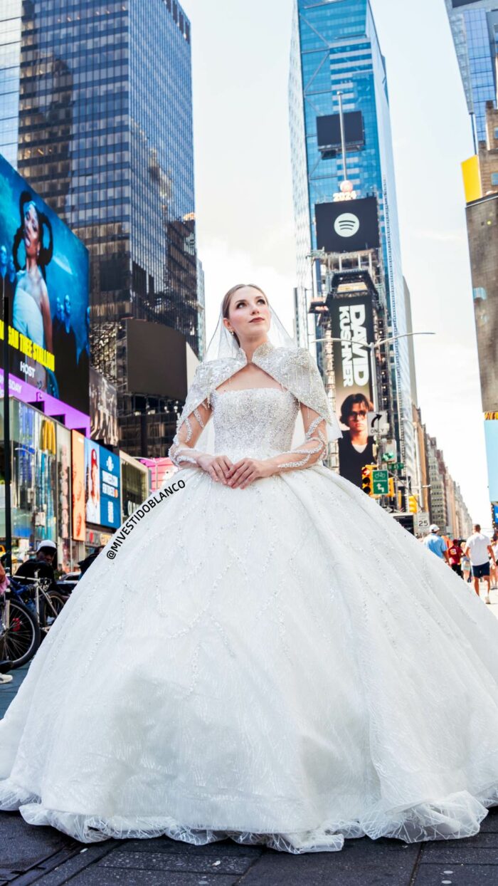 Vestidos de novia corte princesa 4 Times Square, New York City - Image 5