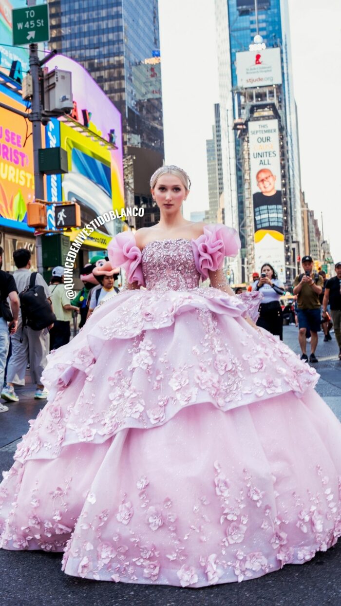 Vestidos de XV años rosa palo 6 Times Square, New York City - Image 9