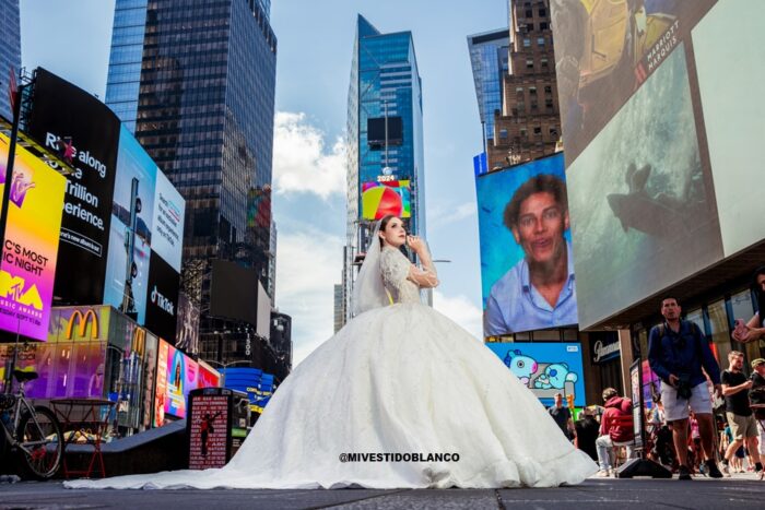 Vestidos de novia corte princesa 4 Times Square, New York City - Image 9