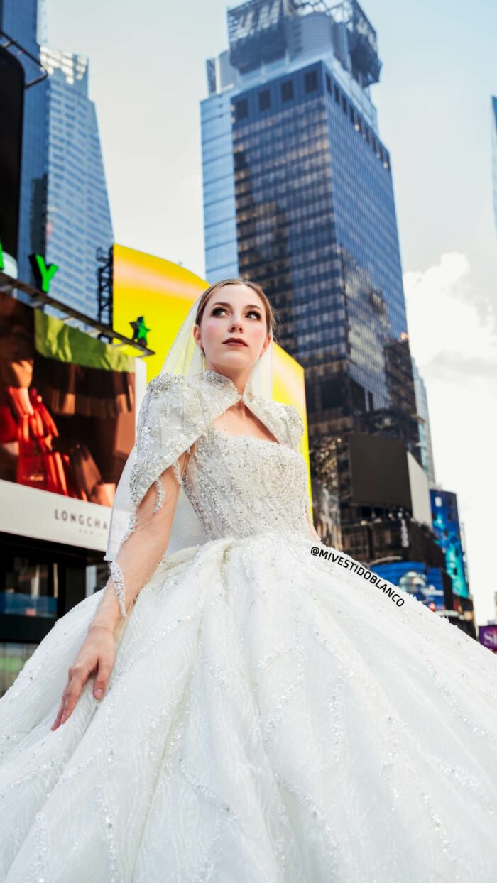 Vestidos de novia corte princesa 4 Times Square, New York City - Image 10