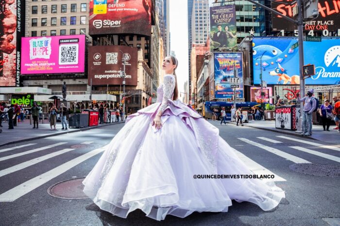 Vestido de XV lila 2 Times Square, New York City - Image 8