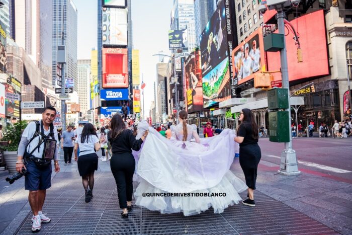 Vestido de XV lila 2 Times Square, New York City - Image 10